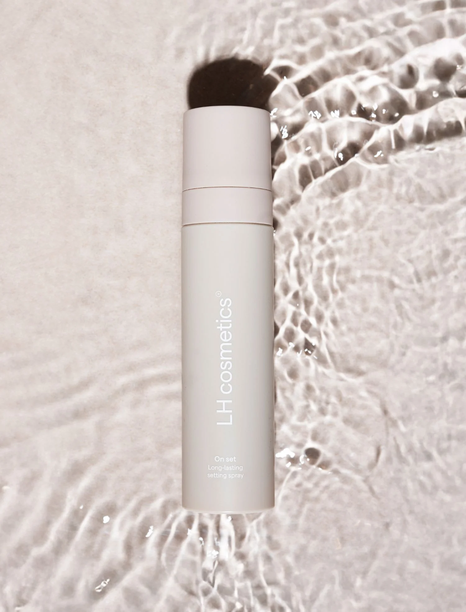 On set - long-lasting setting spray - Image 7